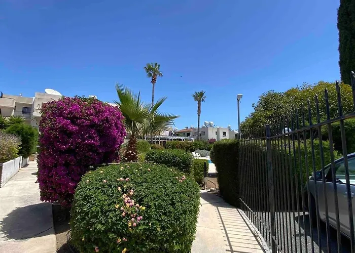 Lovely Location, Near Harbour, Restaurants,mall