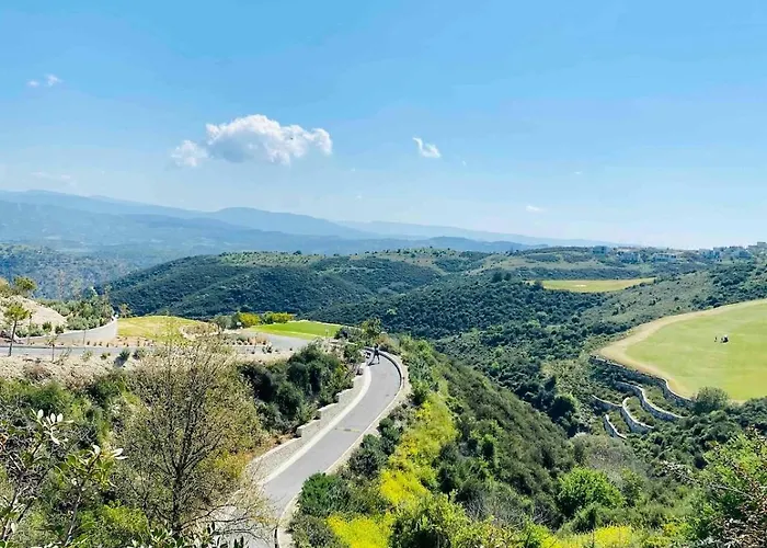 Lovely Location, Near Harbour, Restaurants,mall 파포스