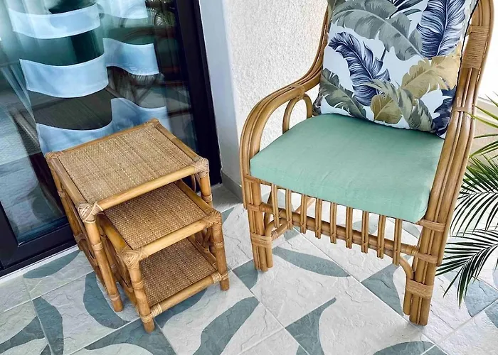 Lovely Location, Near Harbour, Restaurants,mall * 파포스