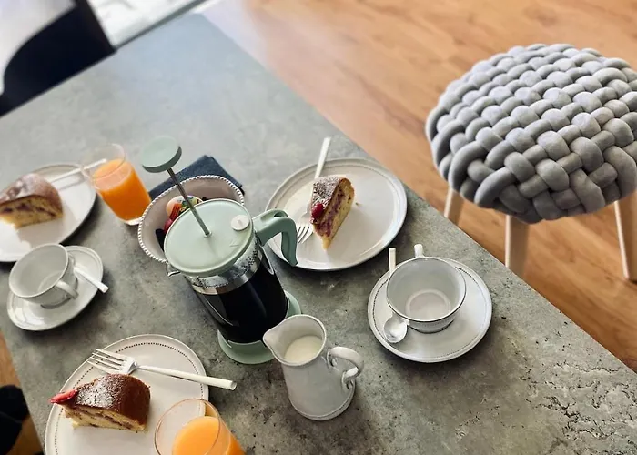 Lovely Location, Near Harbour, Restaurants,mall *