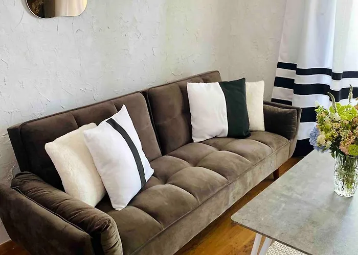 Lovely Location, Near Harbour, Restaurants,mall 아파트 *