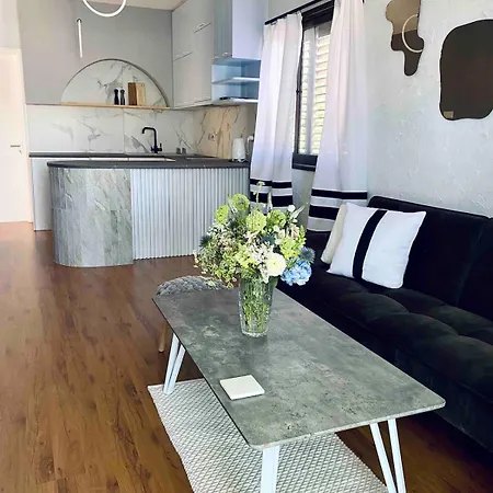 Lovely Location, Near Harbour, Restaurants,mall Lejlighed *