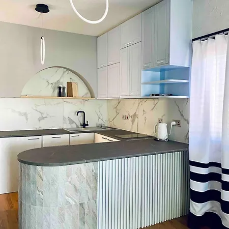 Lovely Location, Near Harbour, Restaurants,mall Lejlighed