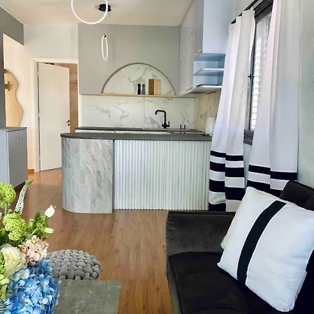 Lovely Location, Near Harbour, Restaurants,mall Lejlighed