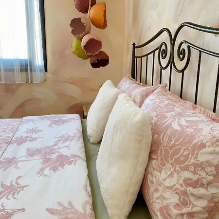 Lovely Location, Near Harbour, Restaurants,mall *