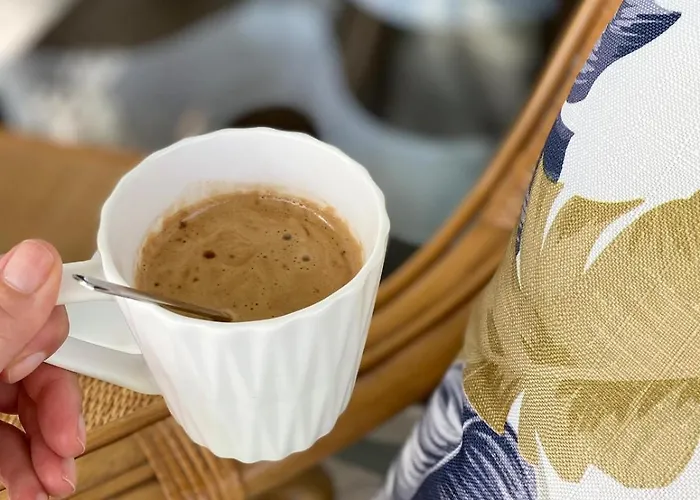 Lovely Location, Near Harbour, Restaurants,mall