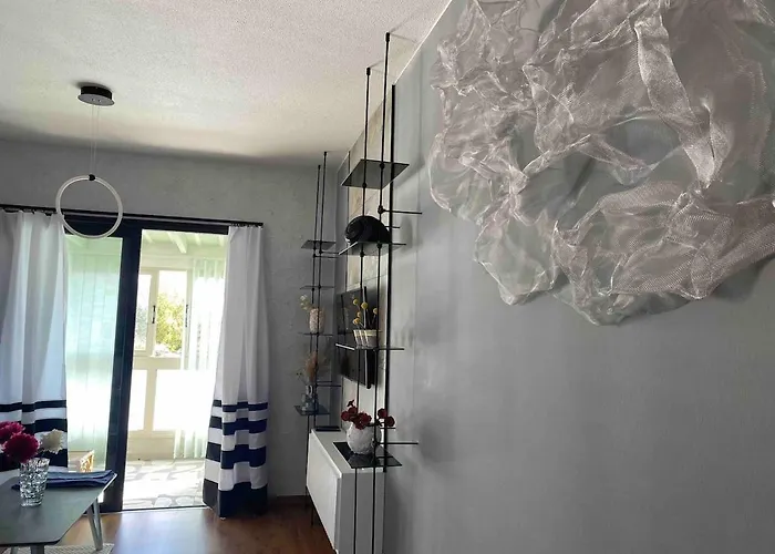 Lovely Location, Near Harbour, Restaurants,mall Apartmán