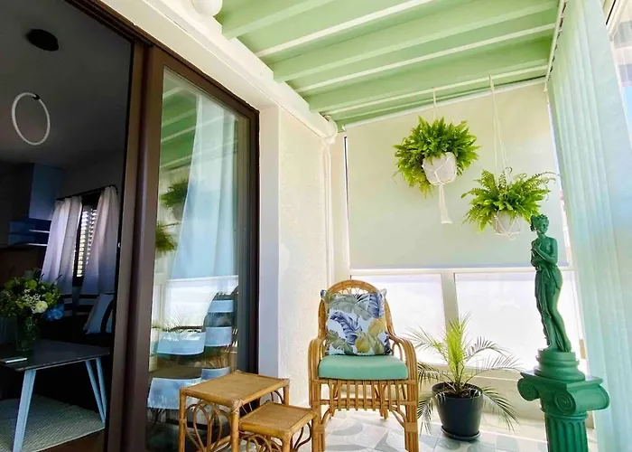 Lovely Location, Near Harbour, Restaurants,mall Apartmán *