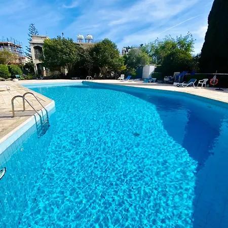 Lovely Location, Near Harbour, Restaurants,mall *