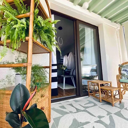 Lovely Location, Near Harbour, Restaurants,mall *